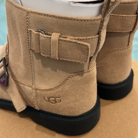 Kids size 4- K Ashton short weather Ugg boots! New! - Picture 6 of 11